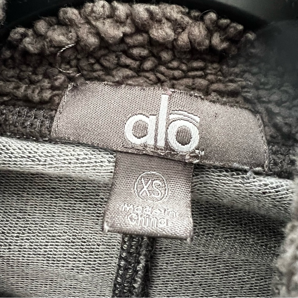 alo yoga | four snap mock neck pullover xs - Picture 4 of 5